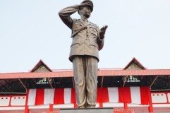 Kapolri Resmikan Monumen Jenderal Hoegeng di Pekalongan, Sebut Panutan Polisi Baik