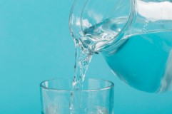Lebih Baik Pilih Air Mineral atau Air Rebusan? Ketahui Perbedaannya di Sini