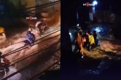 Arus Banjir Akibat Hujan Deras yang Mengguyur Soreang Kabupaten Bandung, Banyak Pengendara Motor yang Terjebak