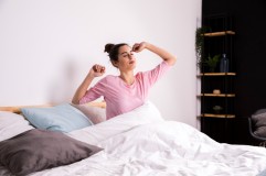 Serupa Pemanasan sebelum Olahraga, Ini 6 Manfaat Ngulet saat Bangun Tidur