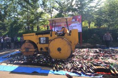 Lebih dari 19.000 Botol Miras Dimusnahkan Jelang Nataru di Sukabumi