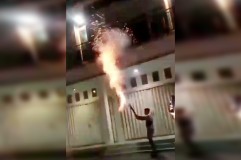 Nahas! Jari Tangan Pria di Merauke Putus Saat Main Kembang Api, Netizen: Dipikir Bercanda