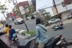 Bocah Bonceng Tiga Naik Sepeda Listrik di Jalan Raya Berujung Kecelakaan, Netizen Saling Salahkan