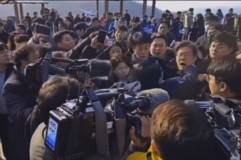 Pimpinan Oposisi Korea Selatan Lee Jae-myung Ditusuk di Leher, Begini Kondisinya Sekarang