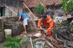 Hujan Deras dan Angin Kencang, Dapur Rumah Warga Gunungguruh Sukabumi Roboh