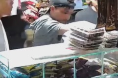 Geger! Pria Siram Bensin dan Bakar Warung Sembako di Karawang, Netizen: Orang-Orang Pada Kenapa Ya