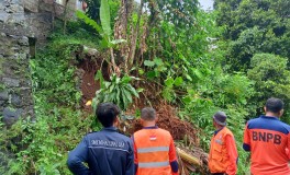 Tebing di Kota Sukabumi Longsor Akibat Diguyur Hujan