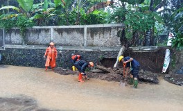Tembok Setukpa Polri Jebol, Jalan Kabandungan Kota Sukabumi Banjir