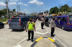 Tol Bocimi Masih Ditutup Di H+2 Lebaran, Ratusan Kendaraan Terjebak Macet Di Jalan Nasional Bogor-Sukabumi