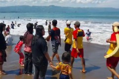 Karena Gratis, Obyek Wisata Pantai Palabuhan Ratu Diserbu Pengunjung Saat Libur Lebaran