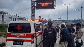 Ambulans Ugal-ugalan di Jalan Raya Sukabumi-Bogor, Langsung Dihentikan Polisi