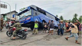 KA Rajabasa dan Bus Putra Sulung Tabrakan di OKU Timur, Sumsel, 4 Penumpang Bus Tewas