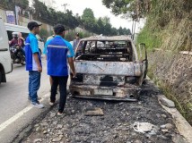 Diduga Korsleting, Mobil Angkutan Umum Terbakar di Kawasan Parungkuda, Sukabumi