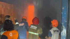 Kebakaran Hanguskan Toko Mateial di Ciaul Sukabumi, Kerugian Ditaksir Ratusan Juta Rupiah