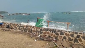 Cuaca Ekstrim Terjang Laut Selatan Jawa, Puluhan Perahu di Ujunggenteng Sukabumi Rusak dan 3 Hilang