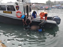 Diduga Jatuh Saat Ambil Air Laut, Mayat Perempuan 62 Tahun Ditemukan di Perairan Palabuhanratu Sukabumi