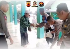 Program Jumat Berkah Polres Sukabumi Kota: Bagikan Nasi Kotak di Masjid Usai Salat Jumat