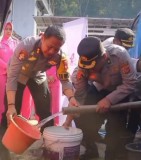 Sambut Hari Bhayangkara ke-78, Polres Sukabumi Distribusikan 6 Ribu Liter Air Bersih ke Kampung Sumur Bandung