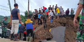 Hujan Deras Guyur Sukabumi, Banjir-Longsor-Jembatan Amblas di Palabuhanratu!!! Berikut Foto-fotonya