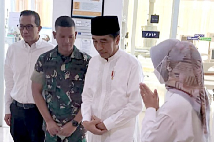 Momen Presiden Jokowi Jenguk Mantan Kepala BNPB Doni Monardo