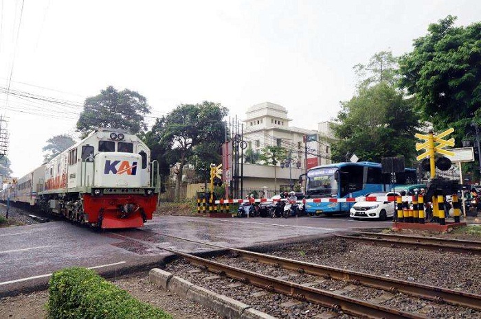 Perlintasan Sebidang Ilegal Titik Terbanyak Terjadinya Kecelakaan Kereta 