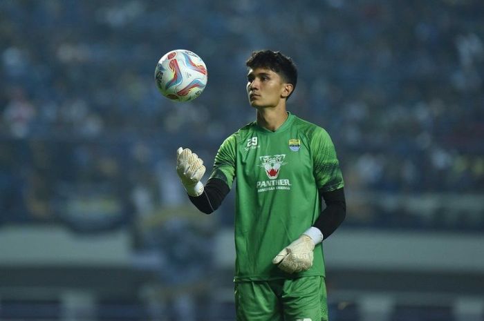 Kevin Ray Mendoza Siap Berebut Posisi Kiper Utama Persib Bandung