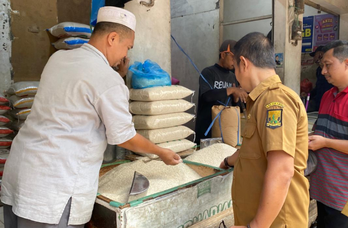 Harga Beras di Pasar Cibadak Sukabumi Meroket, Pedagang Bingung Pembeli Mengeluh