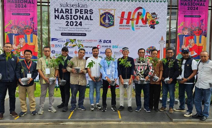 Peringati HPN 2024 di CFD, PWI dan Yayasan BUMN Bagikan Tanaman Buah ke Masyarakat