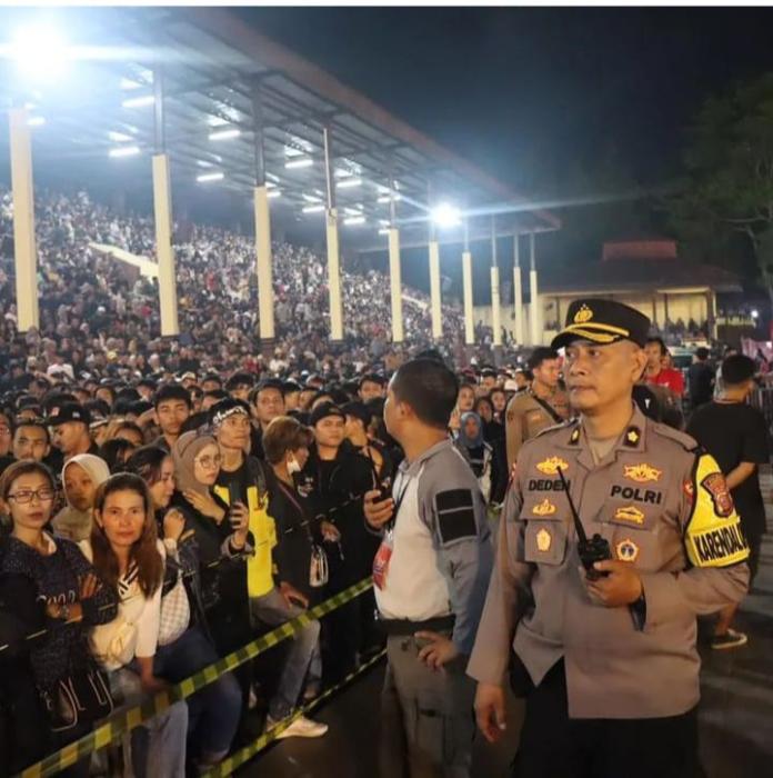 Dijaga Ketat 282 Petugas Polres Sukabumi Kota, Konser Gratis Iwan Fals di Sukabumi Meriah dan Kondusif