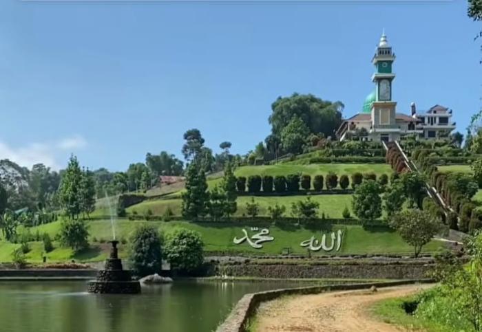Jumat Berkah: Nikmat Ibadah di Masjid Baiturrahman Sukabumi yang Berpemandangan Indah